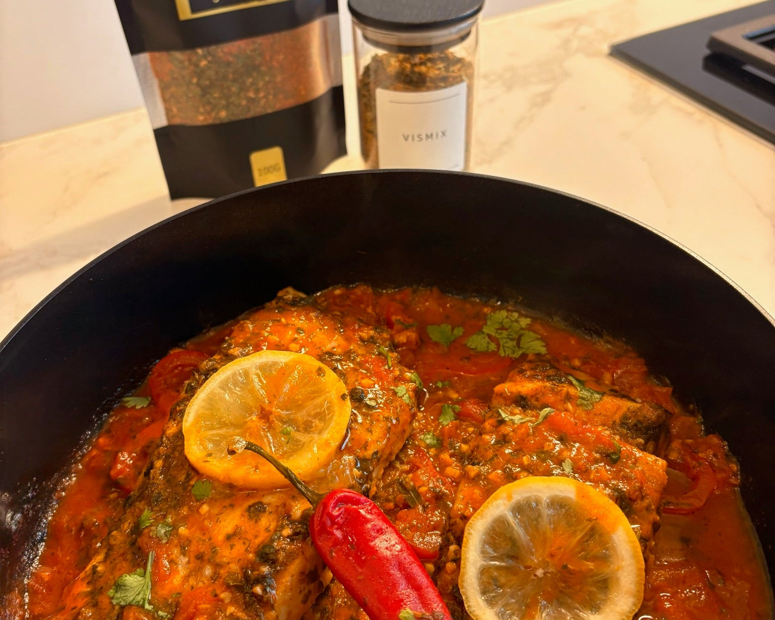 Charmila met victoriabaars in tomatensaus van Moroccan Spicy Secrets