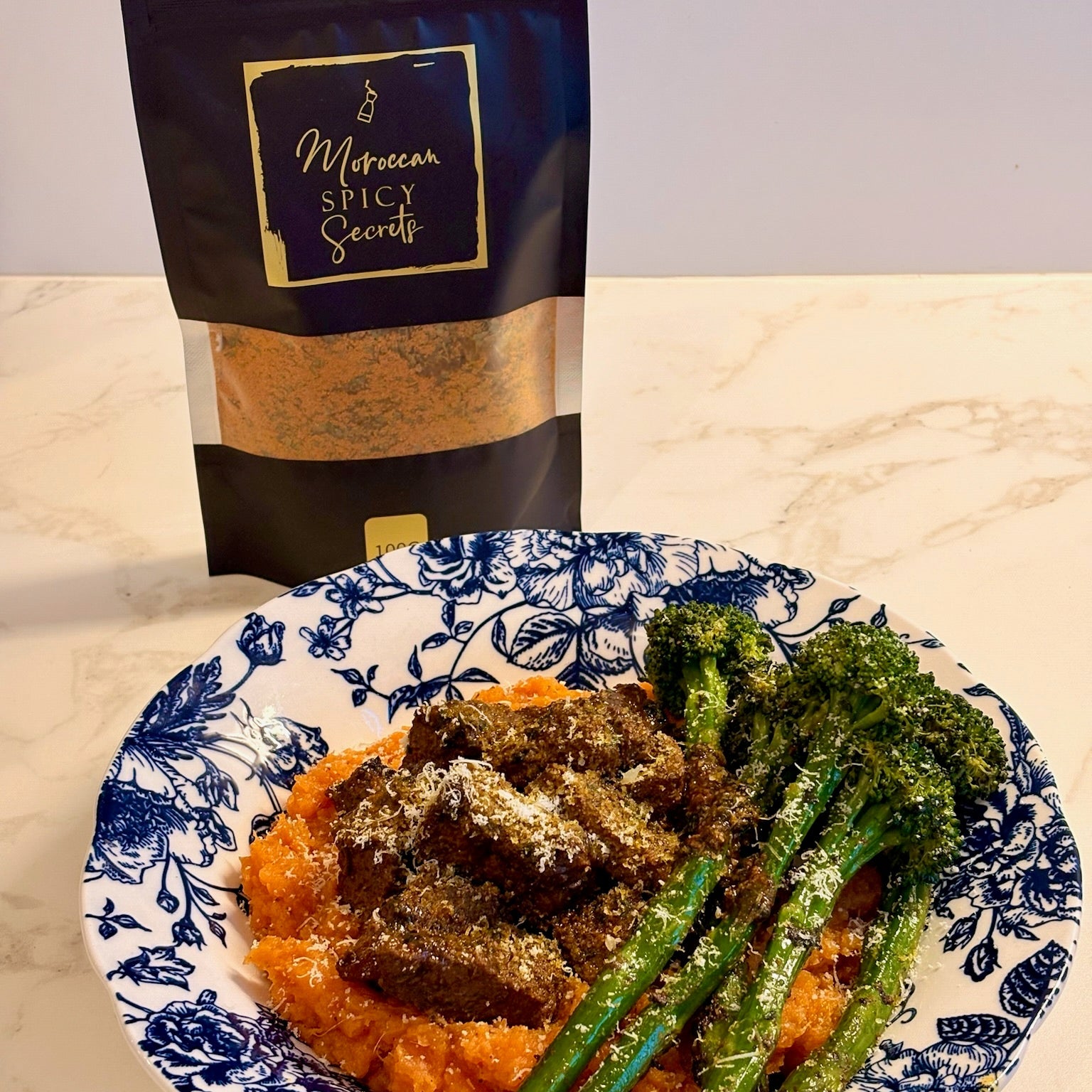 Entrecote met zoete aardappelpuree en broccolini van Moroccan Spicy Secrets