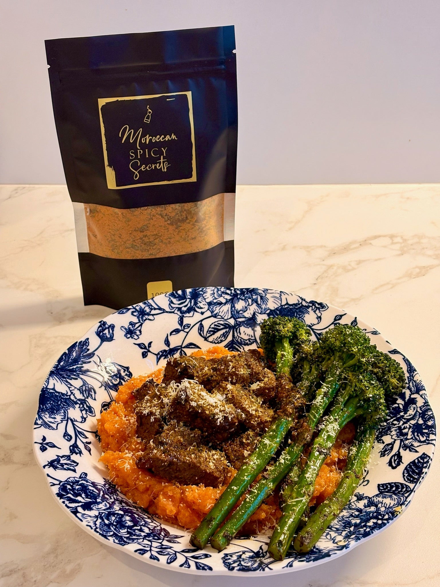 Entrecote met zoete aardappelpuree en broccolini van Moroccan Spicy Secrets