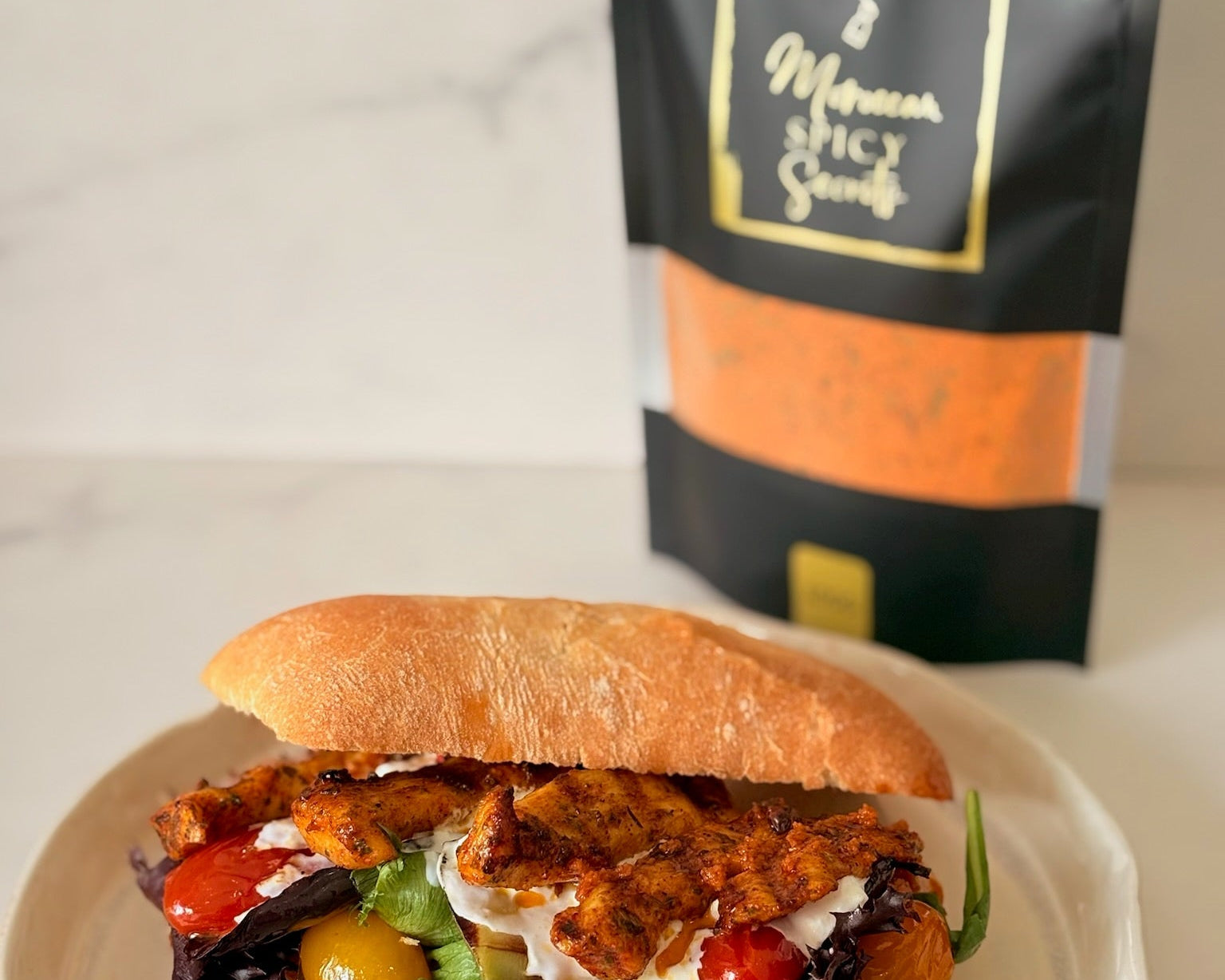 Broodje kip met gegrilde groenten en burrata van Moroccan Spicy Secrets