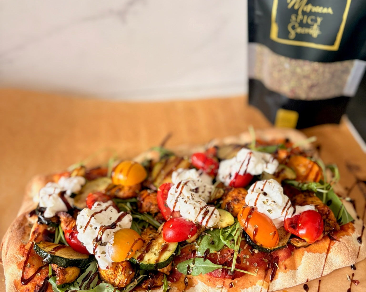 Pinsa met kip en burrata van Moroccan Spicy Secrets