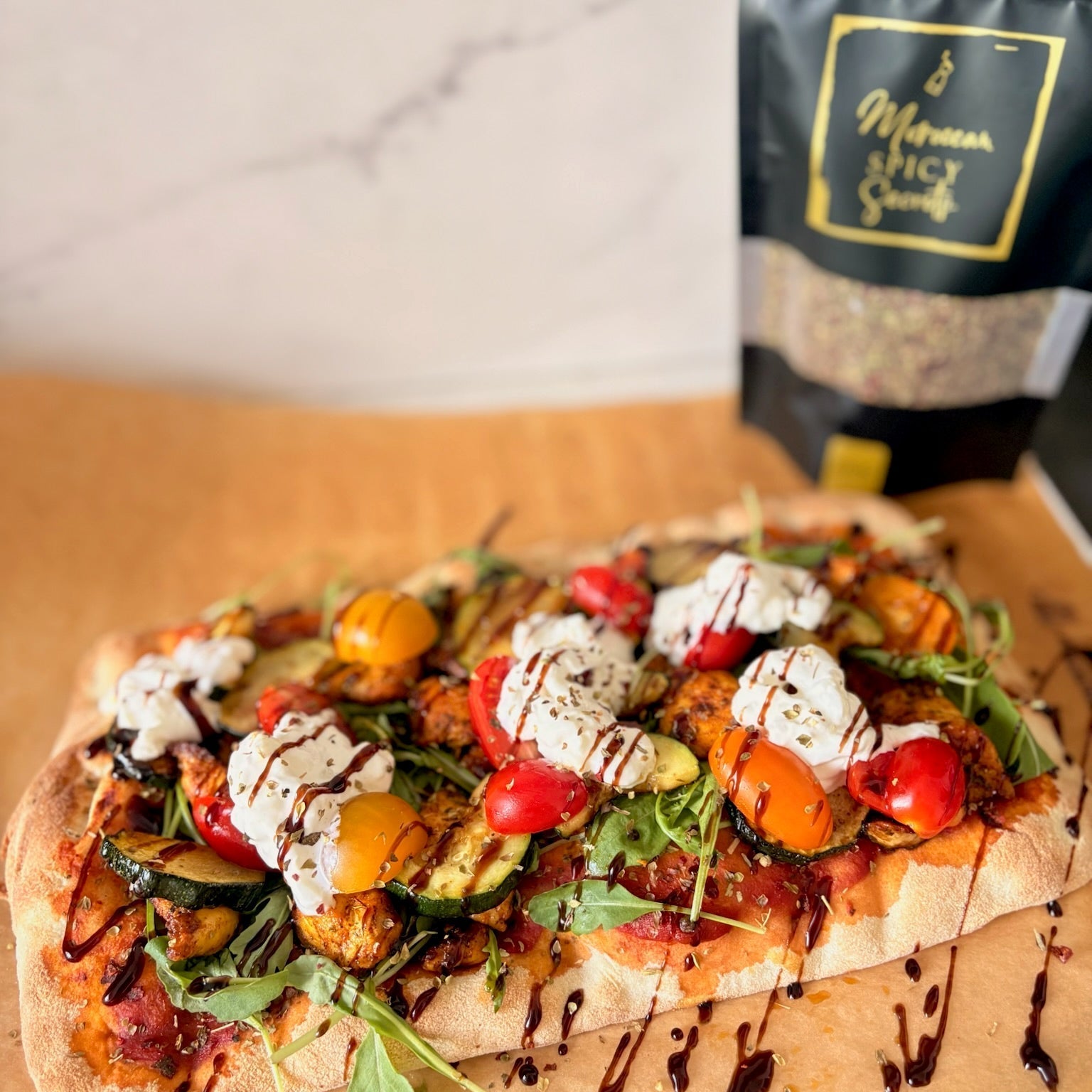 Pinsa met kip en burrata van Moroccan Spicy Secrets