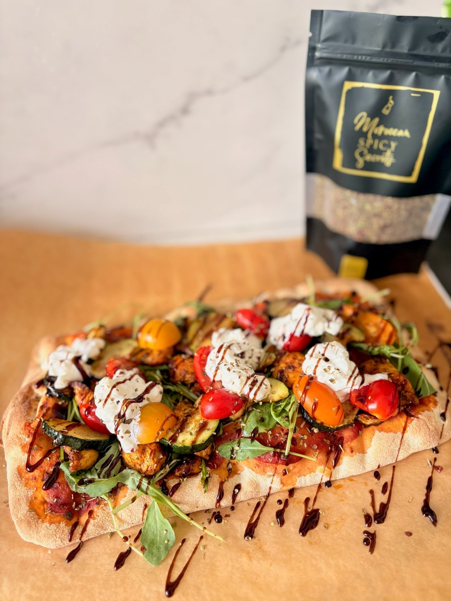 Pinsa met kip en burrata van Moroccan Spicy Secrets
