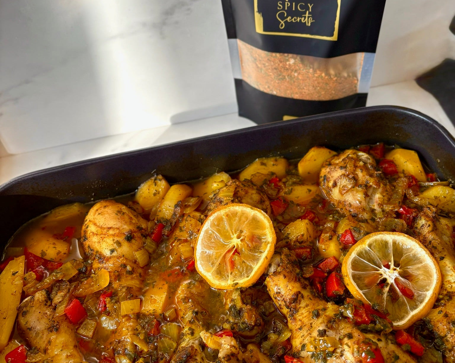 Ovenschotel met kippenbouten, krieltjes en citroen van Moroccan Spicy Secrets