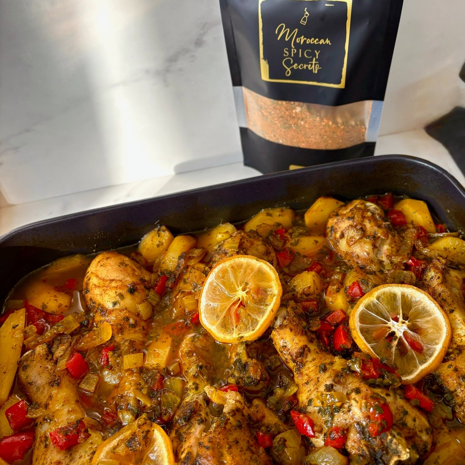 Ovenschotel met kippenbouten, krieltjes en citroen van Moroccan Spicy Secrets