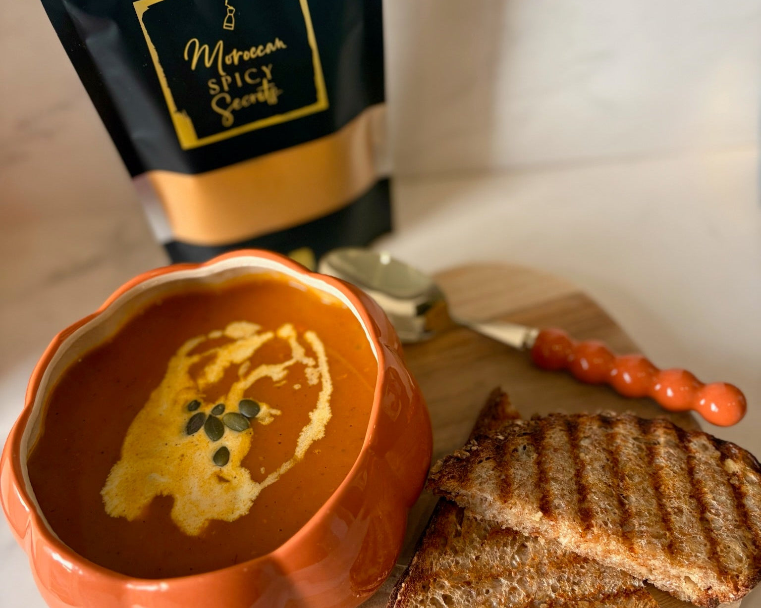 Geroosterde pompoensoep met tijm en kurkuma van Moroccan Spicy Secrets