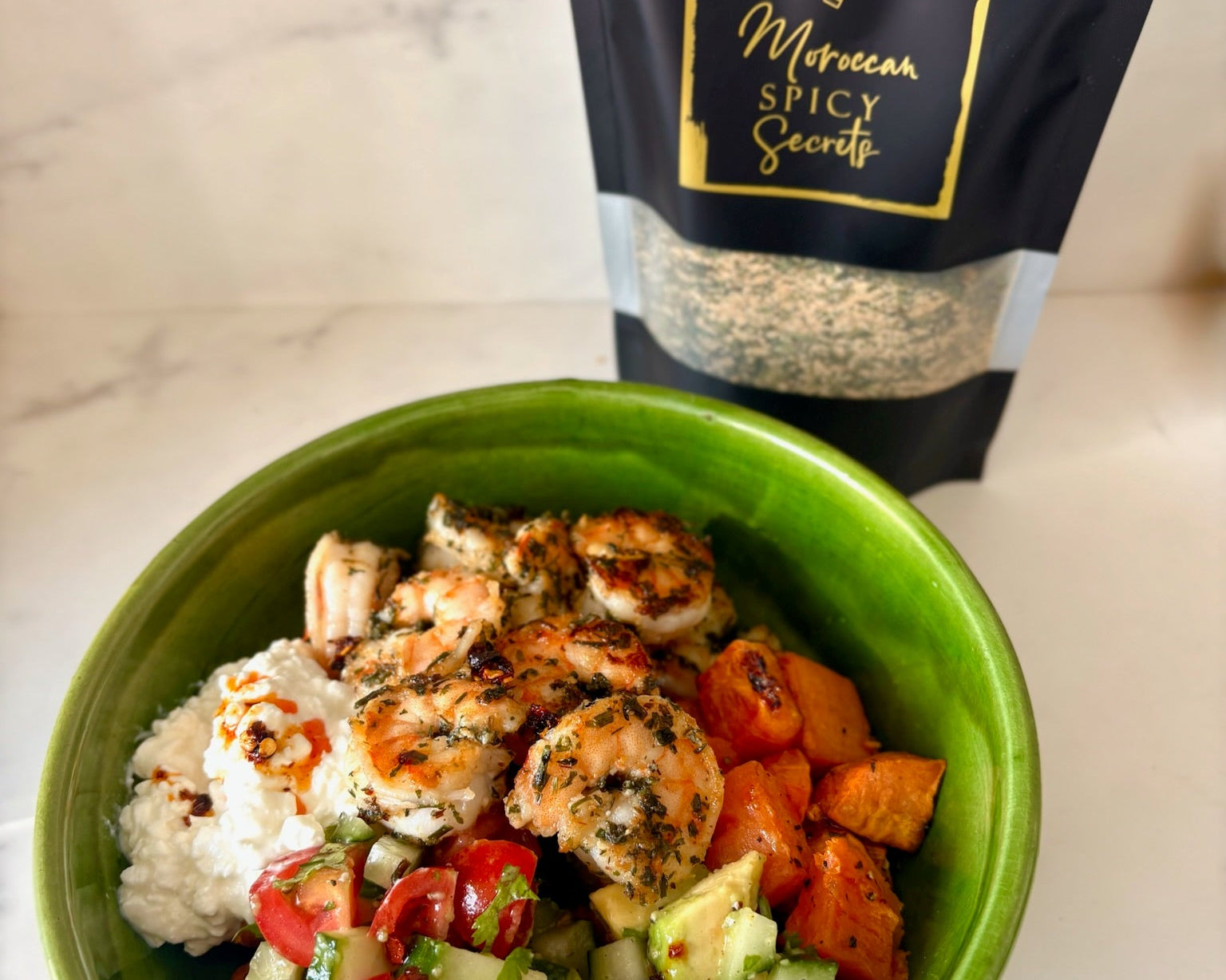Sweet potato bowl met scampi en look van Moroccan Spicy Secrets