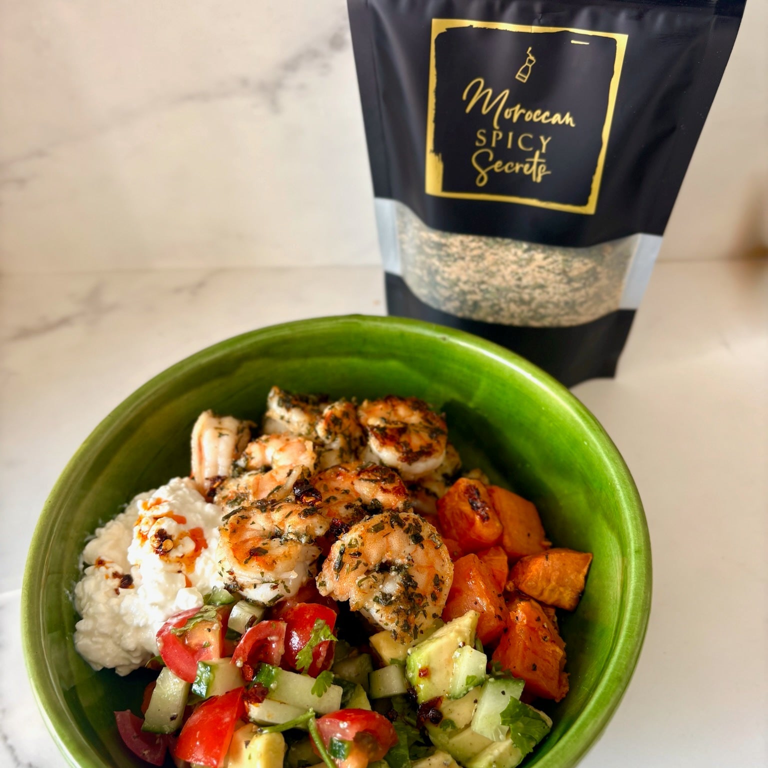 Sweet potato bowl met scampi en look van Moroccan Spicy Secrets