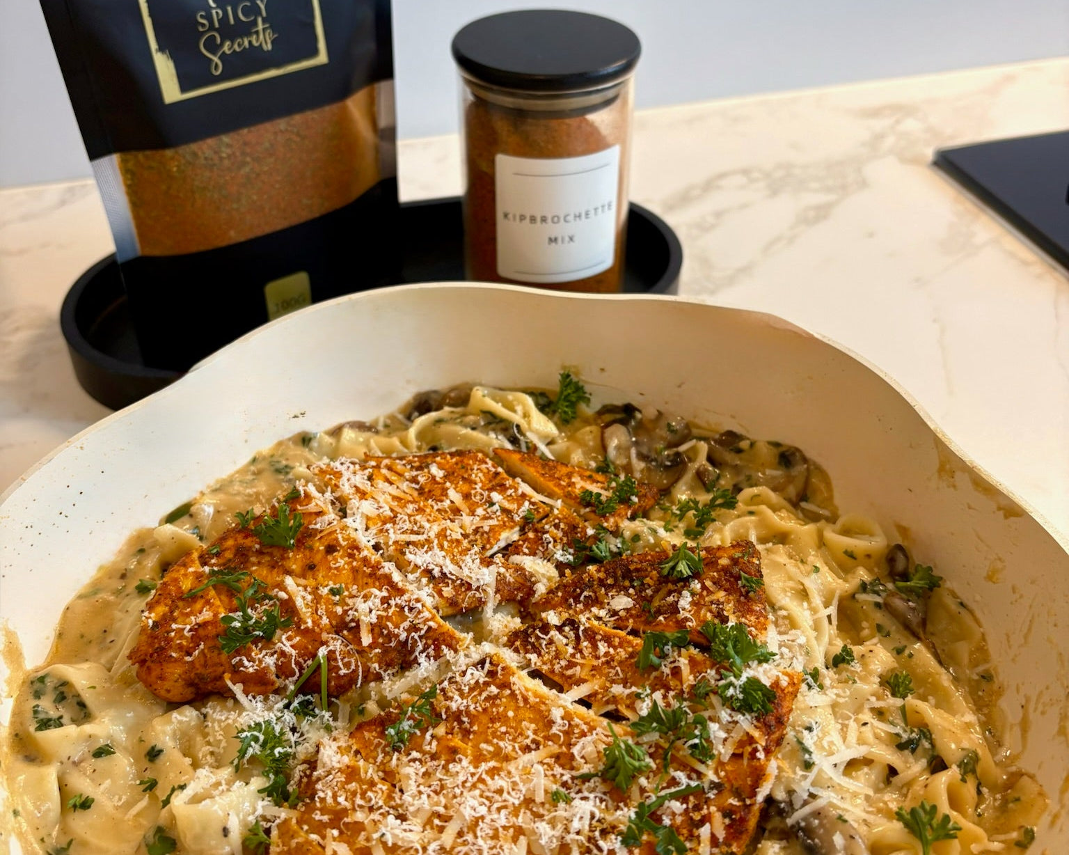 Tagliatelle alfredo met kip en champignons van Moroccan Spicy Secrets