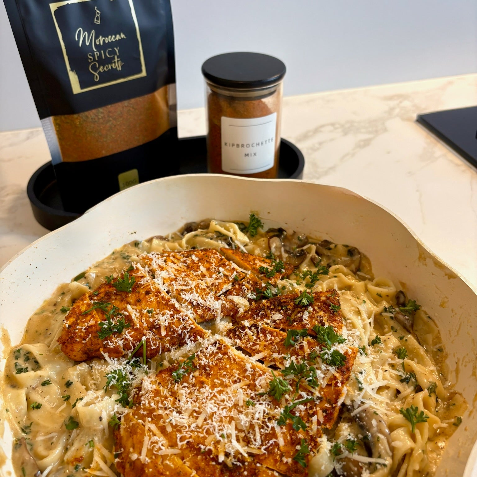 Tagliatelle alfredo met kip en champignons van Moroccan Spicy Secrets