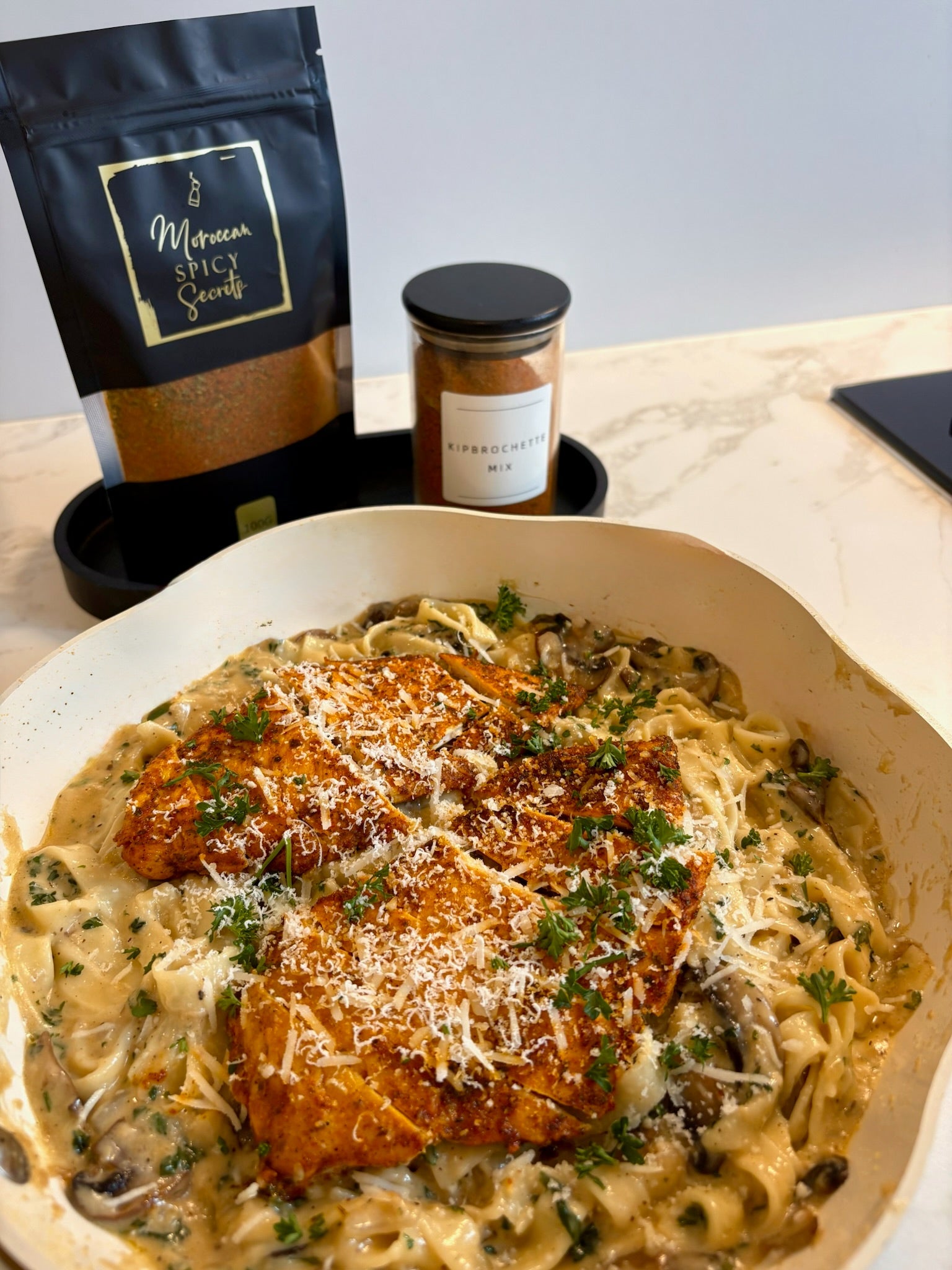 Tagliatelle alfredo met kip en champignons van Moroccan Spicy Secrets