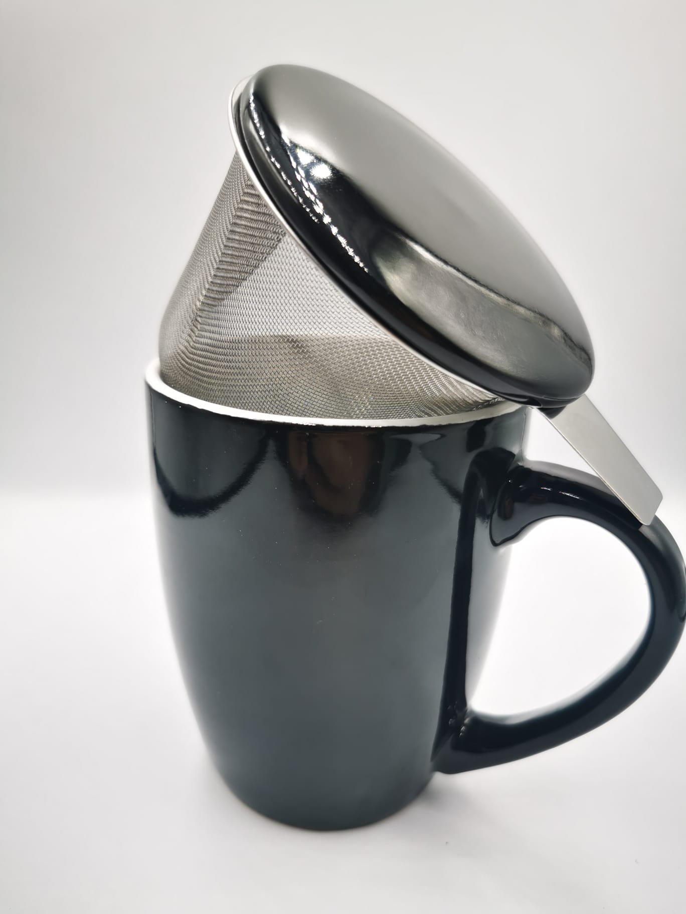 Black tea mug with filter