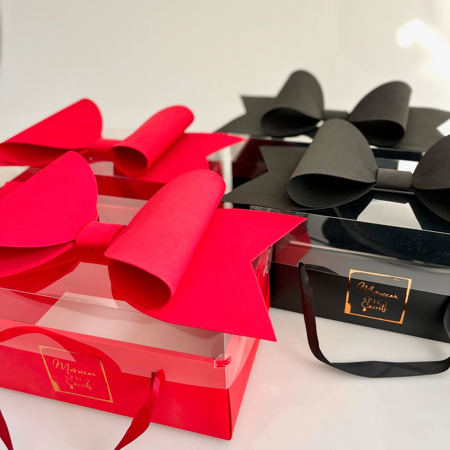 Zwarte geschenkdoos met strik van Moroccan Spicy Secrets